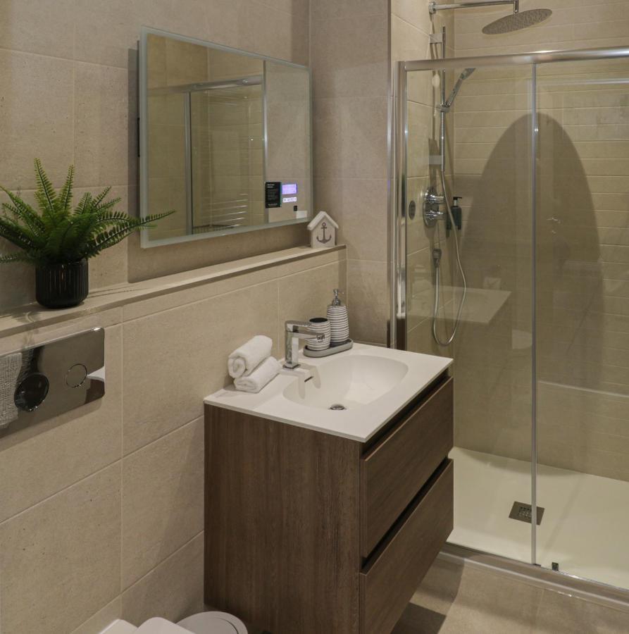 Sapphire Seas Whitby Apartamento Exterior foto